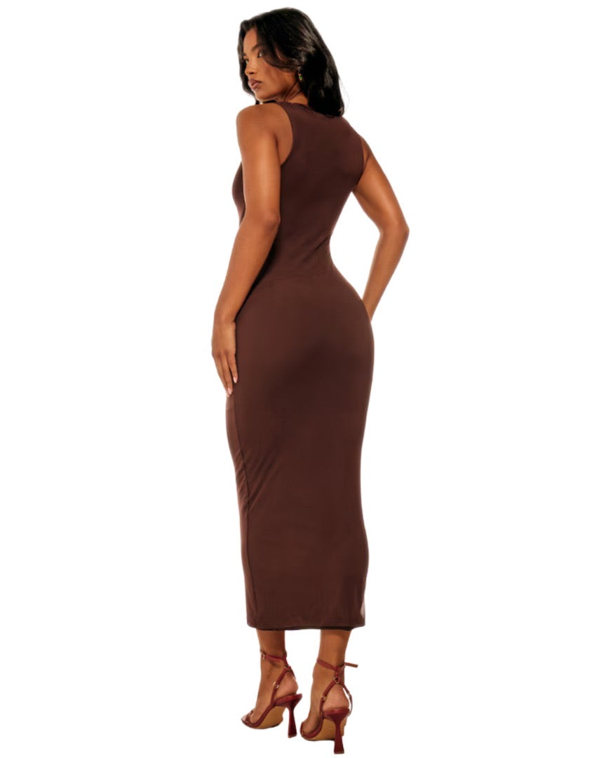 PRETTYLITTLETHING                              Robe longue asymétrique en mesh doublé taupe foncé à détails noués