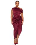 PRETTYLITTLETHING Robe mi-longue  Satinée drapée Bordeaux à épaules dénudées