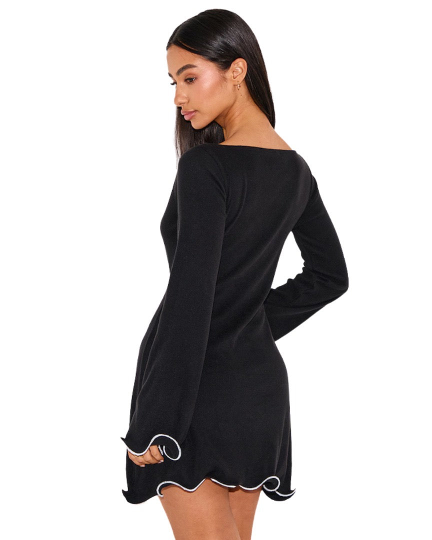 PRETTYLITTLETHING                                  Petite Mini robe côtelée noire à détails contrastants