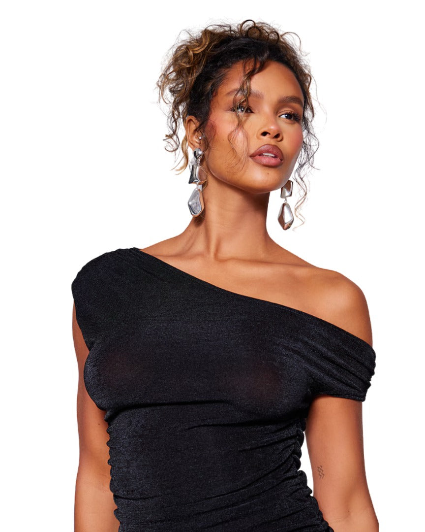 PRETTYLITTLETHING                       Mini robe moulante en acétate noire froncée à épaule unique