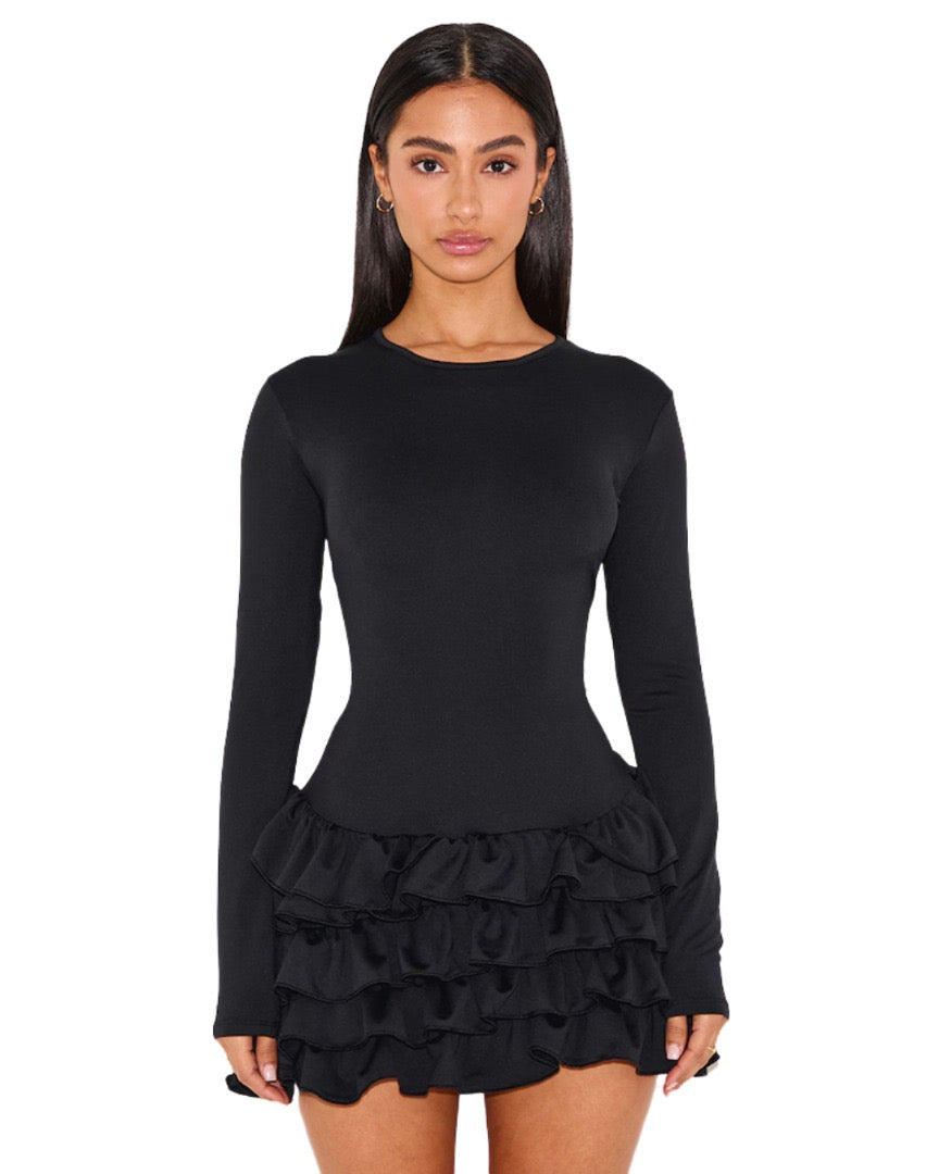 PRETTYLITTLETHING                   Petite Mini robe droite noire à manches longues et volants