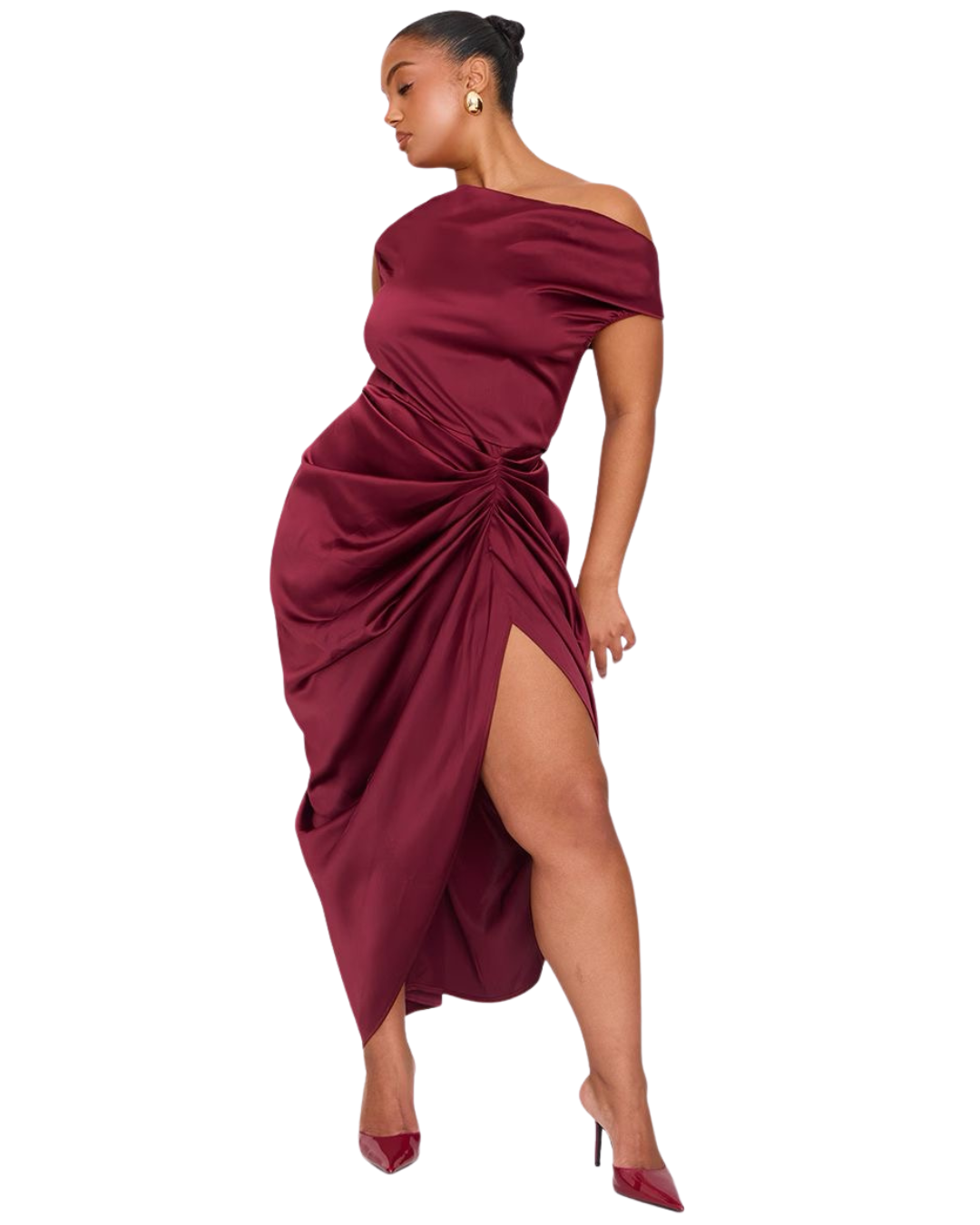 PRETTYLITTLETHING Robe mi-longue  Satinée drapée Bordeaux à épaules dénudées